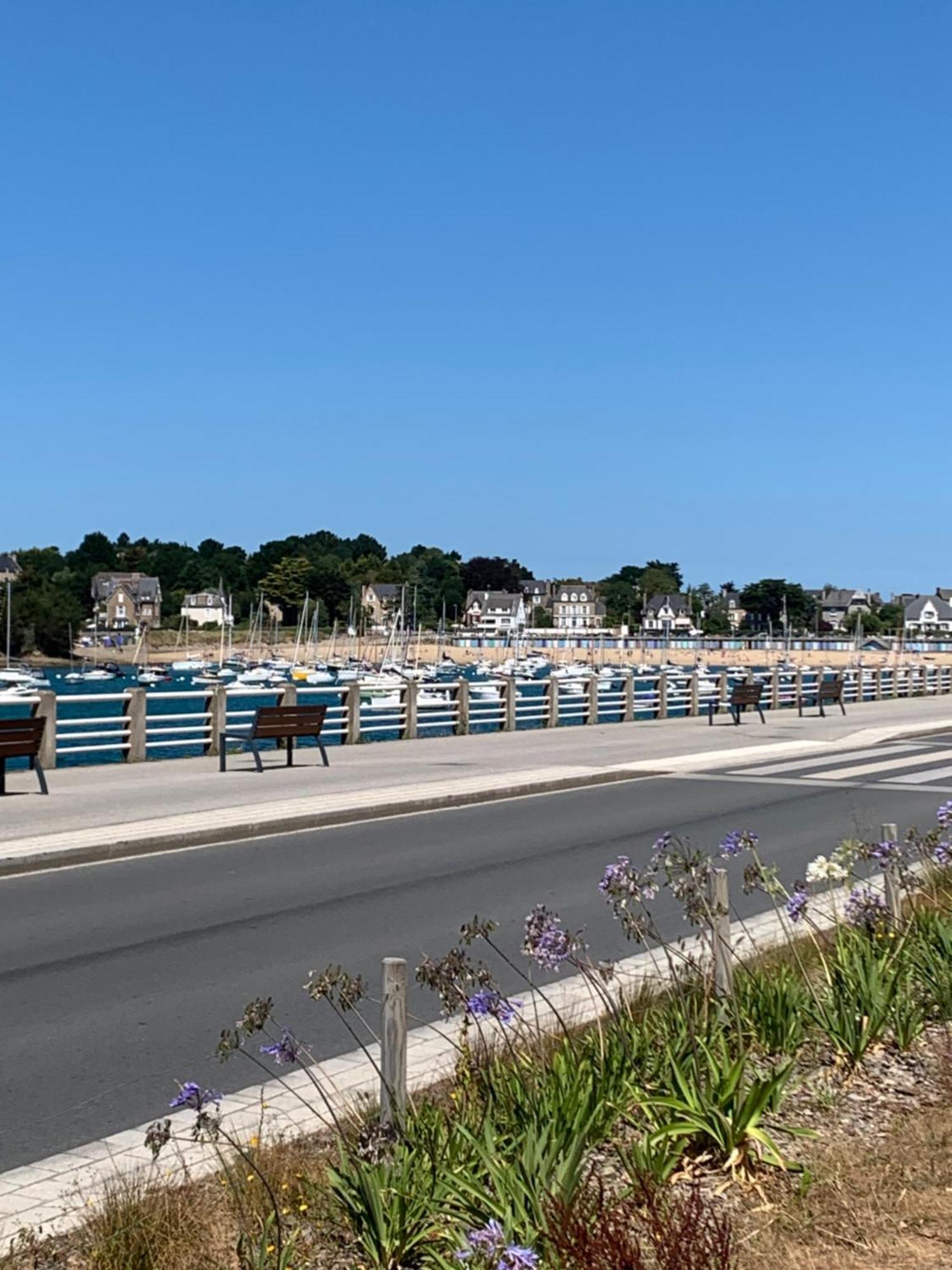 Magnifique Bas De Villa Deux Chambres Situe Pres Des Plages Et Du Golf Saint-Briac-sur-Mer Exterior photo